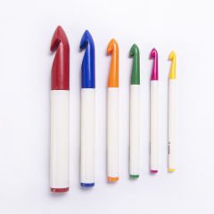 PLASTIC CROCHET HOOK SET - 6 PCS