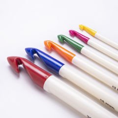 PLASTIC CROCHET HOOK SET - 6 PCS