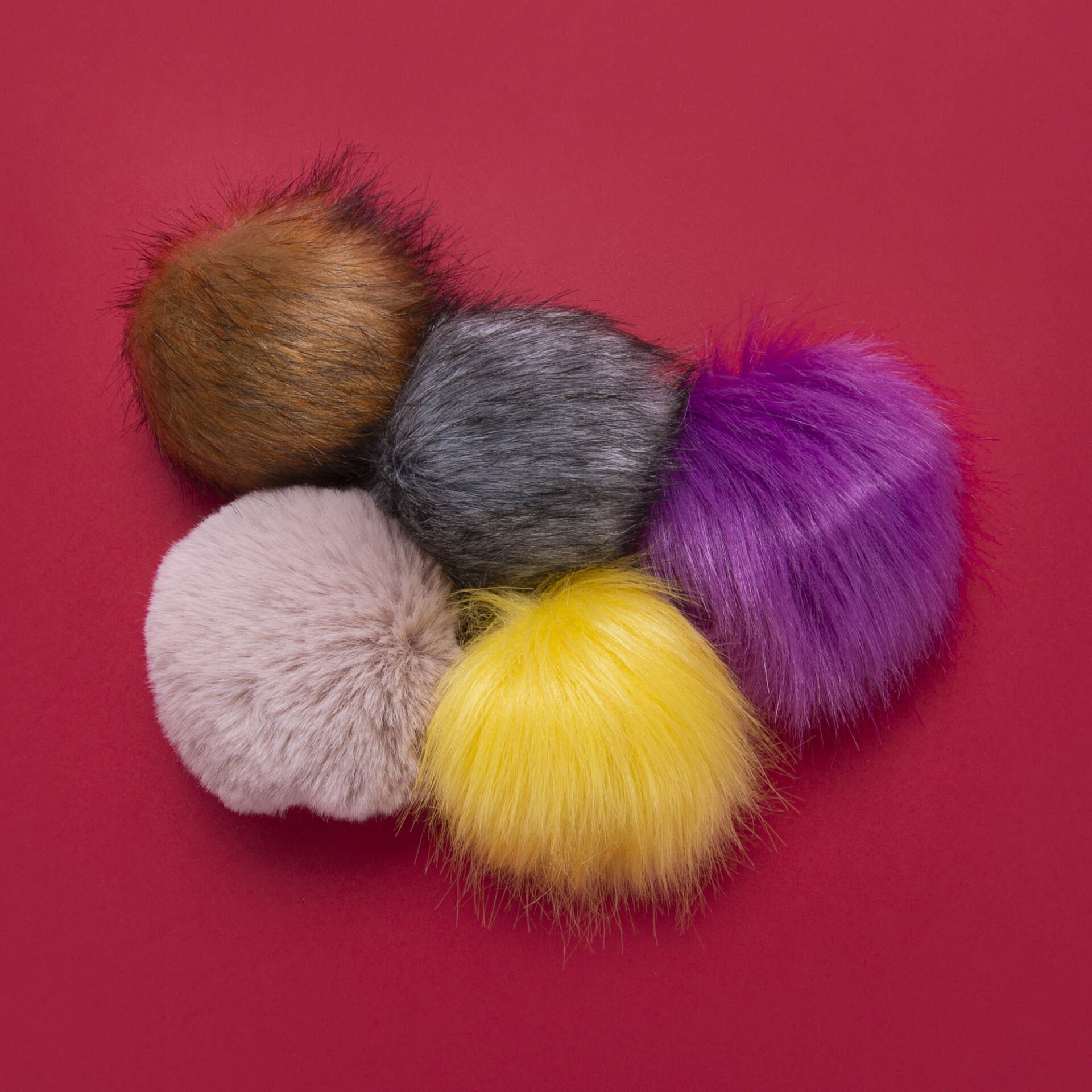 YARNART FURRY POMPONS - POM POM