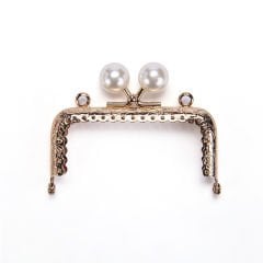 RECTANGLE WHITE BEADED BAG FRAME 8.5 CM