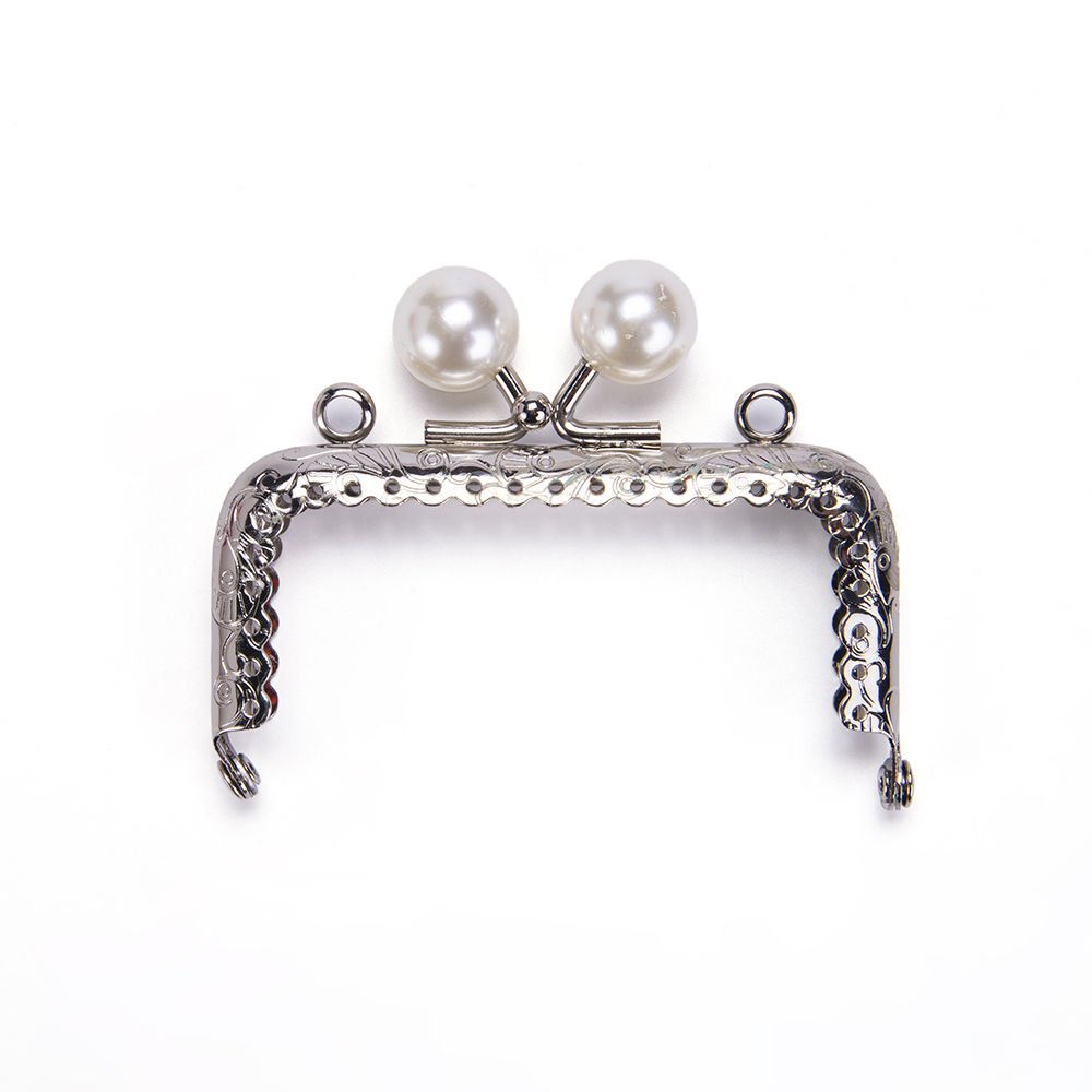 RECTANGLE WHITE BEADED BAG FRAME 8.5 CM SILVER
