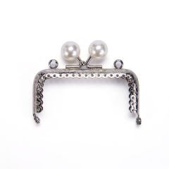 RECTANGLE WHITE BEADED BAG FRAME 8.5 CM SILVER