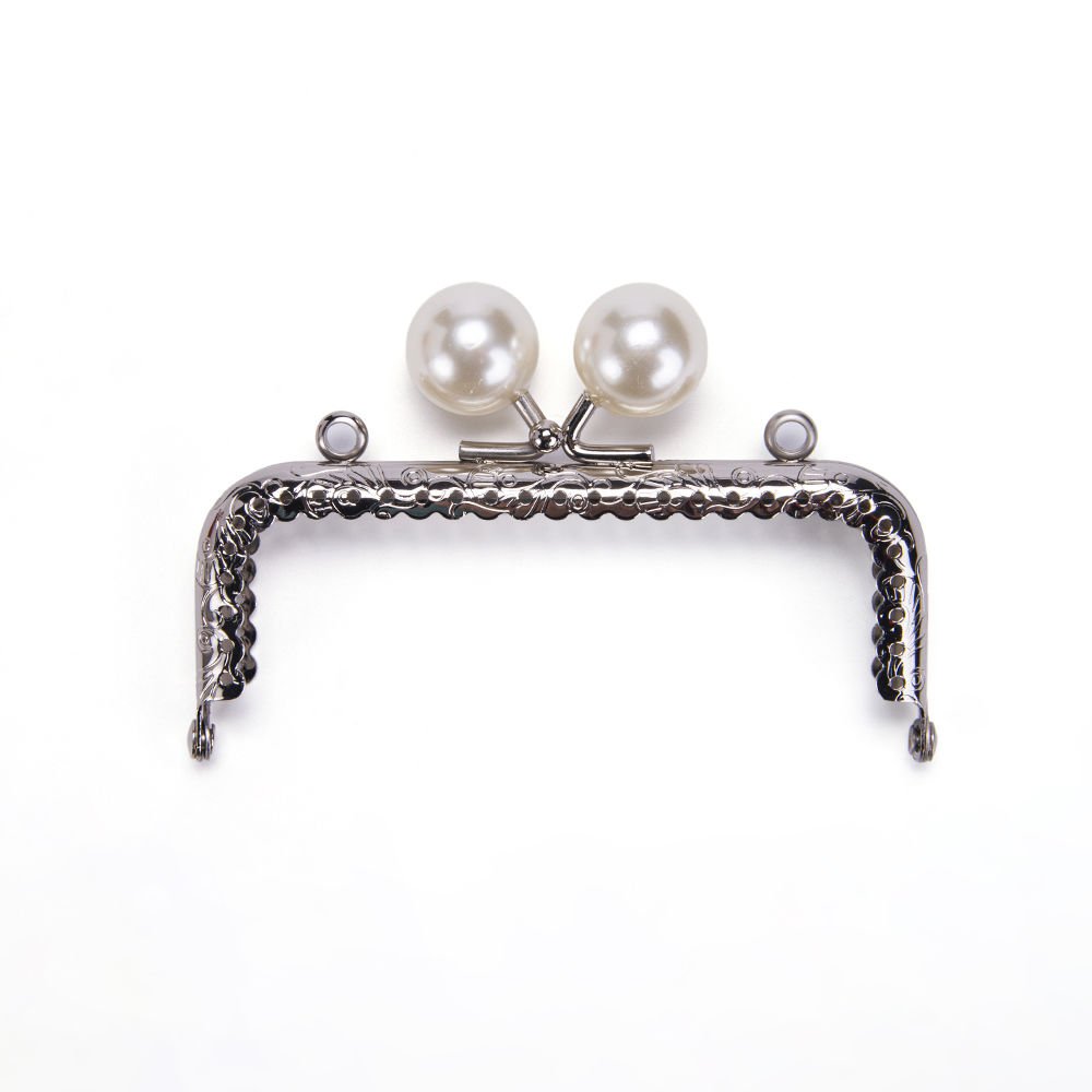 RECTANGLE WHITE BEADED BAG FRAME 10.5 CM SILVER