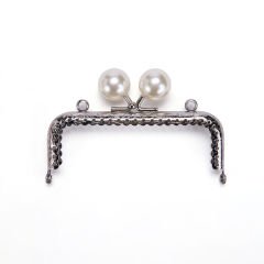 RECTANGLE WHITE BEADED BAG FRAME 10.5 CM SILVER