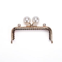 RECTANGLE WHITE BEADED BAG FRAME 10.5 CM ROSE