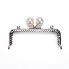 RECTANGLE WHITE BEADED BAG FRAME 12.5 CM SILVER