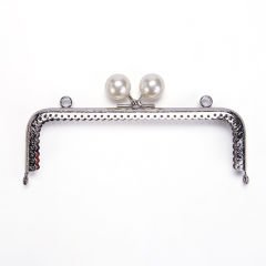 RECTANGLE WHITE BEADED BAG FRAME 16.5 CM SILVER