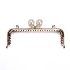 RECTANGLE WHITE BEADED BAG FRAME 16.5 CM ROSE