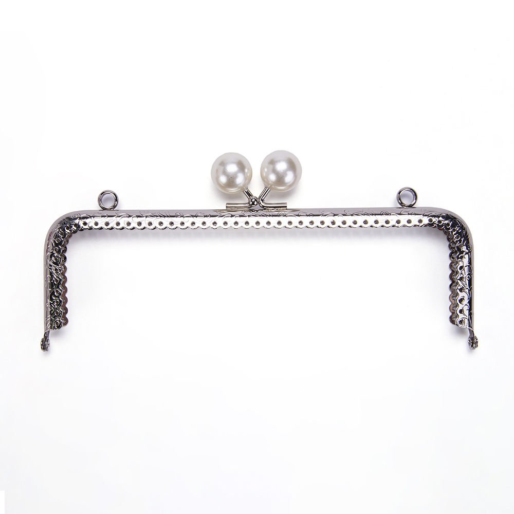 RECTANGLE WHITE BEADED BAG FRAME 20.5 CM SILVER
