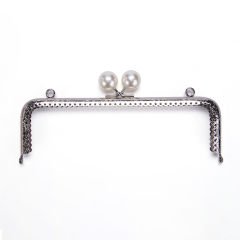RECTANGLE WHITE BEADED BAG FRAME 20.5 CM SILVER