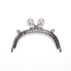 OVAL WHITE BEADED BAG FRAME 10.5 CM SILVER