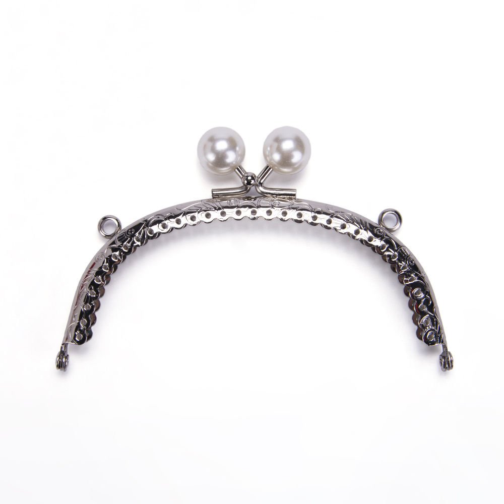 OVAL WHITE BEADED BAG FRAME 12.5 CM SILVER