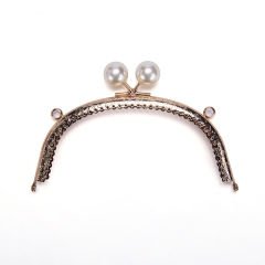 OVAL WHITE BEADED BAG FRAME 16.5 CM ROSE