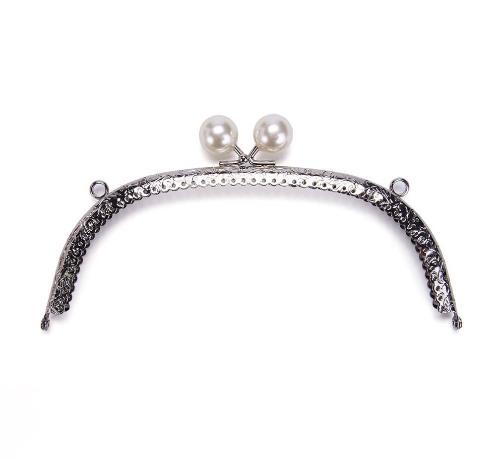 OVAL WHITE BEADED BAG FRAME 20.5 CM SILVER