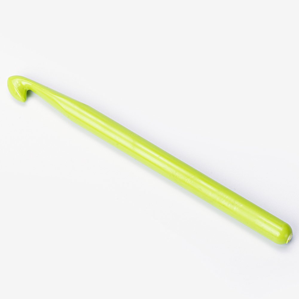 YARNART PLASTIC CROCHET HOOK 10 MM - GREEN
